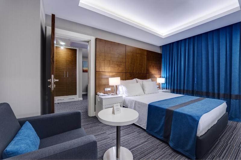 Executive Suite image 2