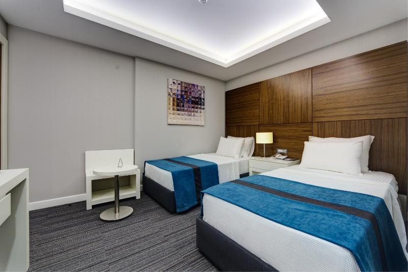 Deluxe Twin Oda image 3