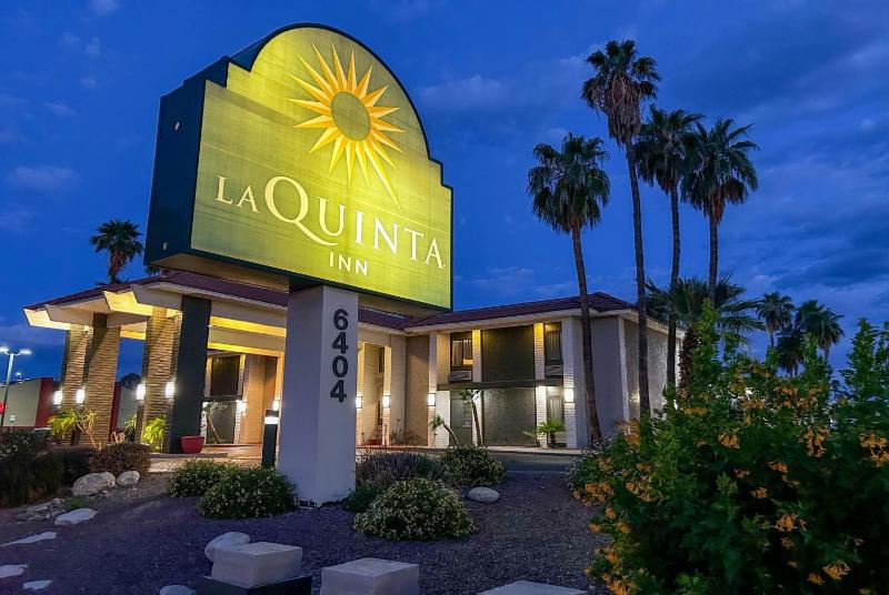 La Quinta Inn & Suites by Wyndham Tucson East - image 34