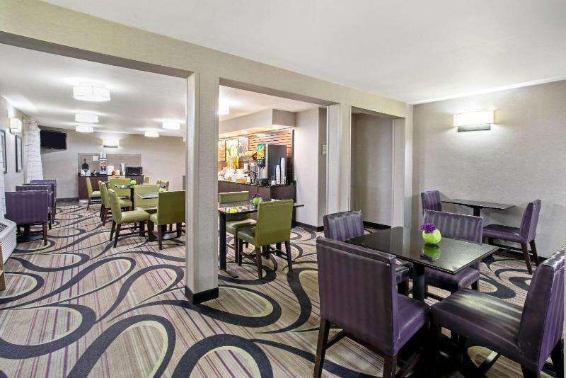 La Quinta Inn & Suites by Wyndham Tucson East - image 10
