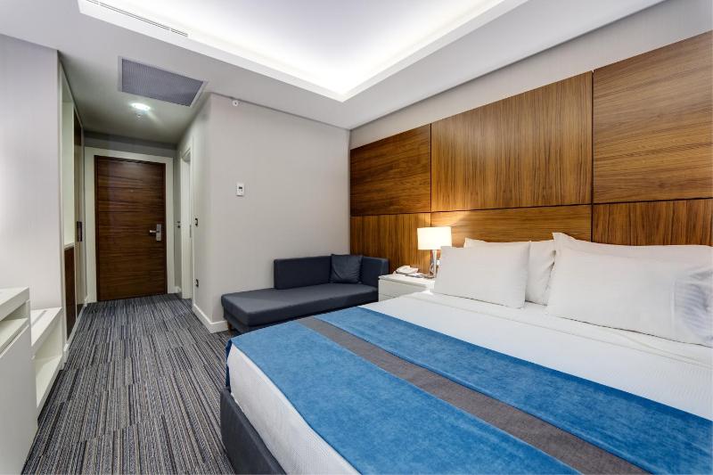 Standard Room image 1