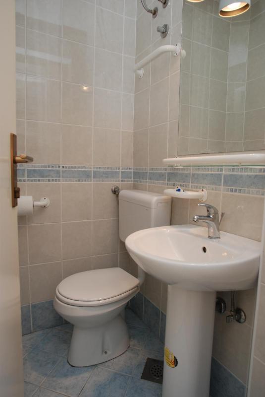 Five-Bedroom House image 3