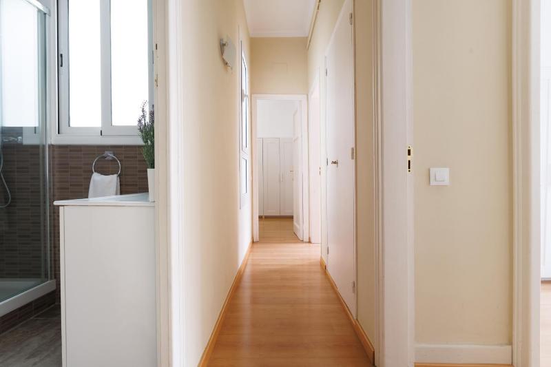 Elegance and Comfort in Barcelona 4Bedroom Apartment in the Most Exclusive Area - image 6