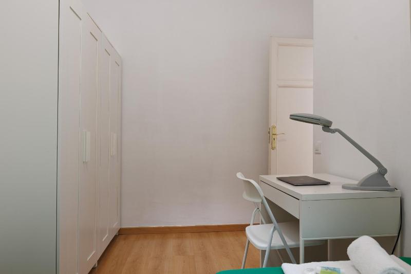 Elegance and Comfort in Barcelona 4Bedroom Apartment in the Most Exclusive Area - image 13