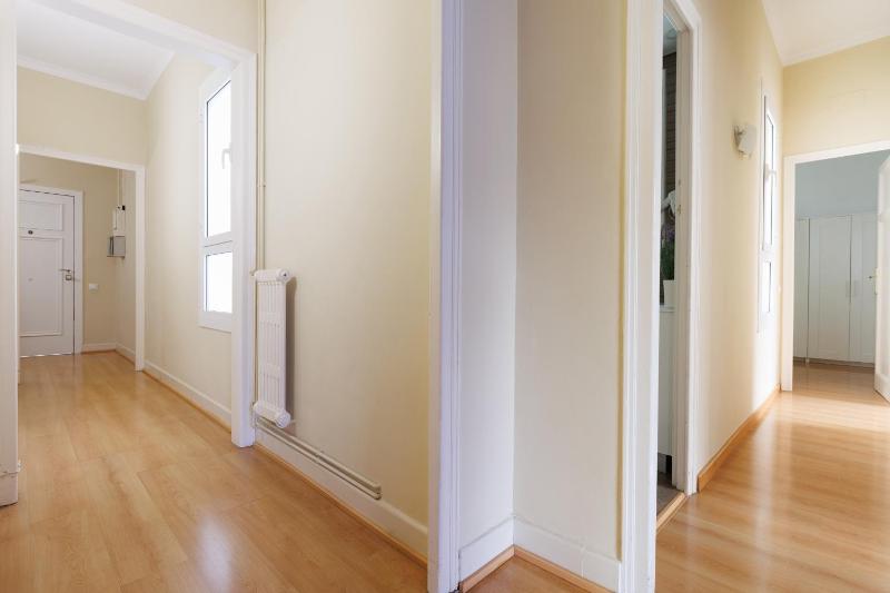 Elegance and Comfort in Barcelona 4Bedroom Apartment in the Most Exclusive Area - image 7