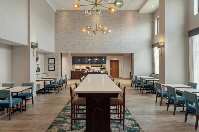 Hampton Inn and Suites by Hilton Tampa Busch Gardens Area - image 6