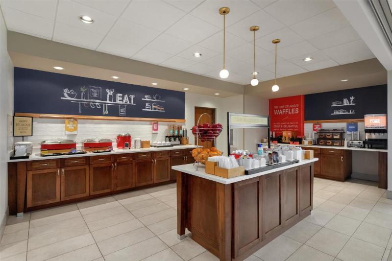 Hampton Inn and Suites by Hilton Tampa Busch Gardens Area - image 3