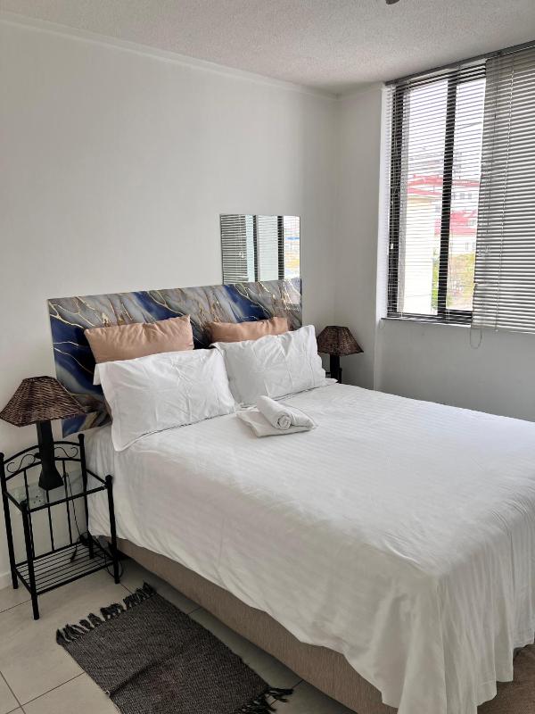 One bedroom self-catering apartment at CITY JUNCTION - image 3
