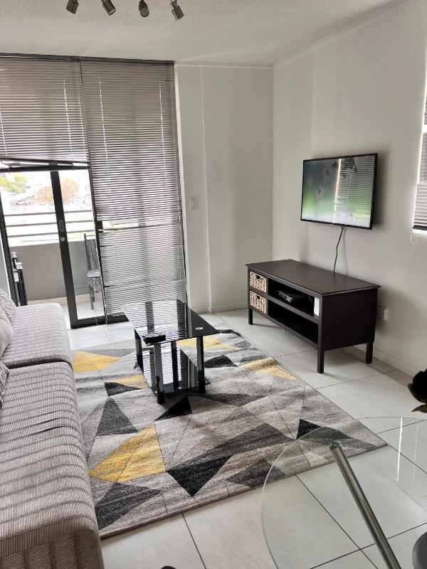 One bedroom self-catering apartment at CITY JUNCTION - image 4