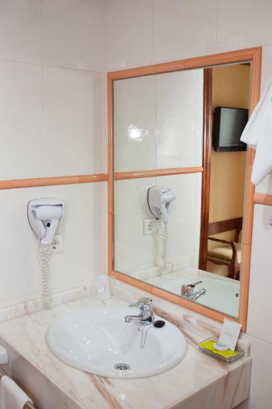 Single Room with Balcony image 4