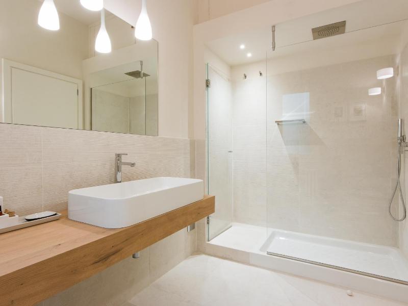 One-Bedroom Apartment image 4