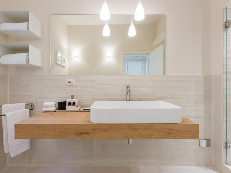 One-Bedroom Apartment image 3