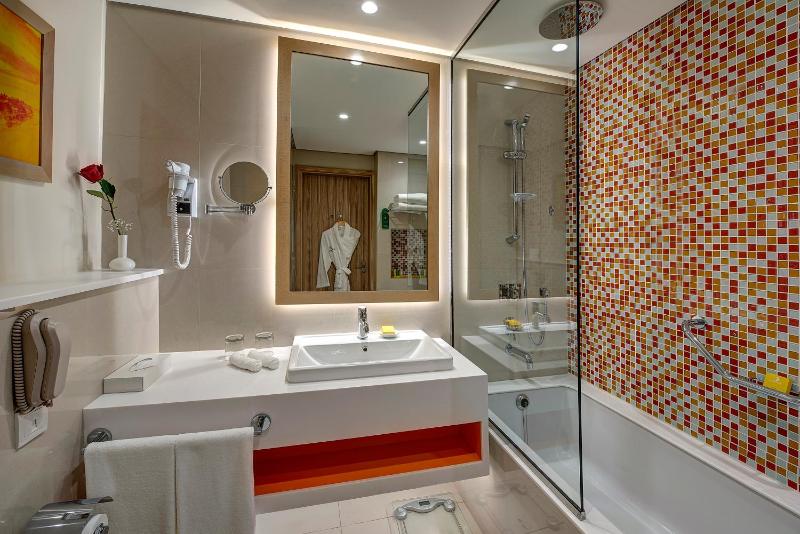 Deluxe Triple Room image 1