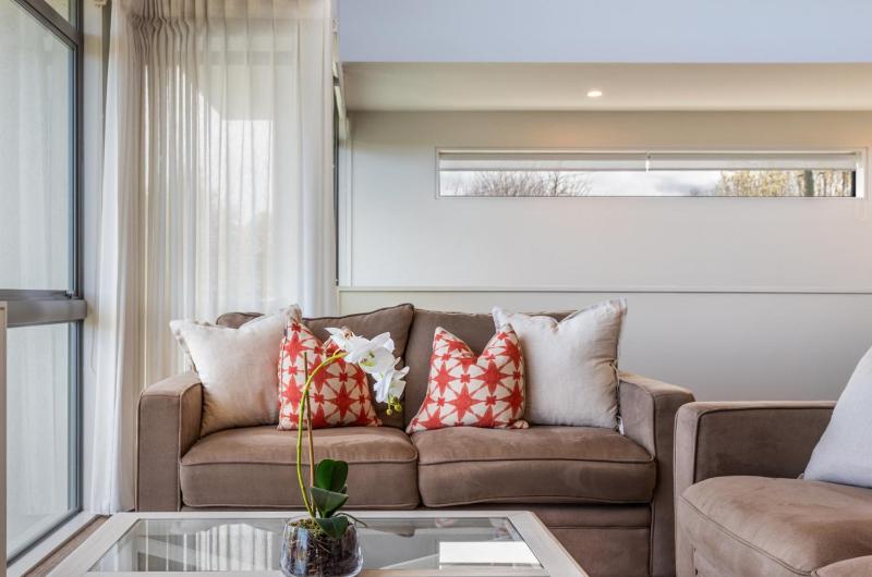 Stylish Riverside Retreat with a Spa - image 27