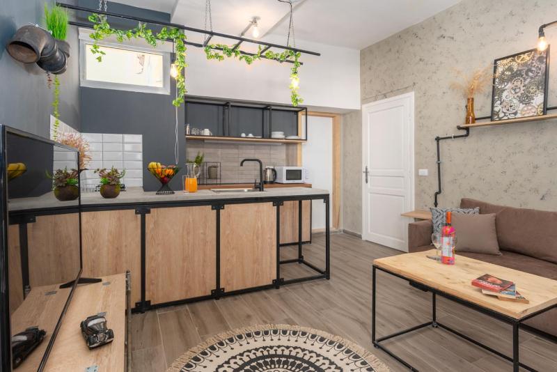 Phenom 1-Bedroom Apartment in Mar Mikhael - image 16