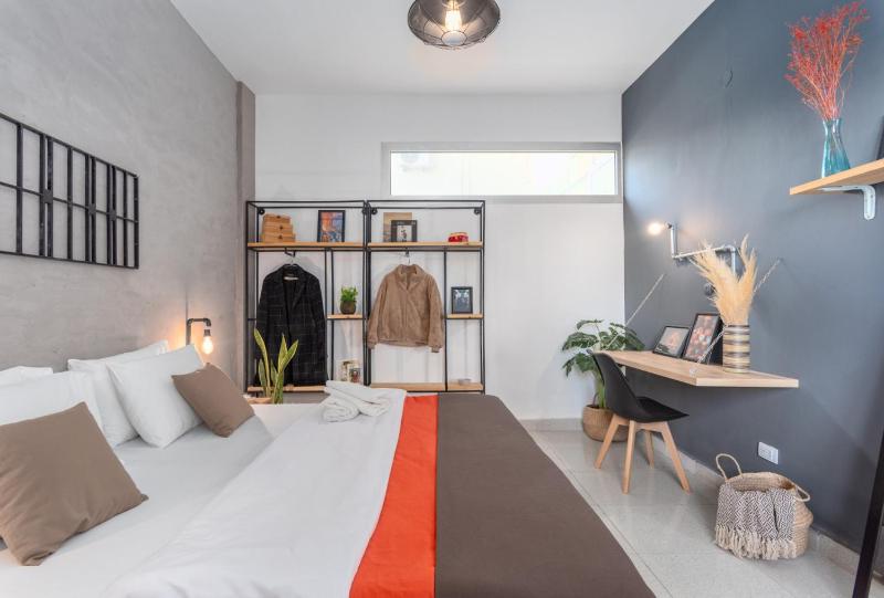Phenom 1-Bedroom Apartment in Mar Mikhael - image 8