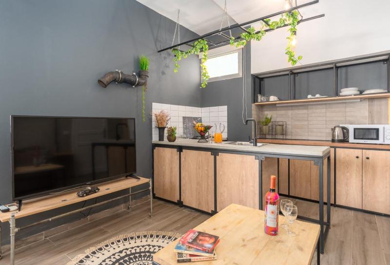 Phenom 1-Bedroom Apartment in Mar Mikhael - image 11