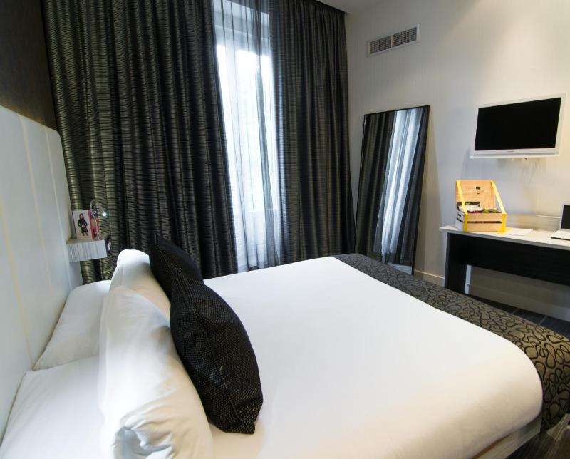 Double or Twin Room (1-2 Adults) image 3