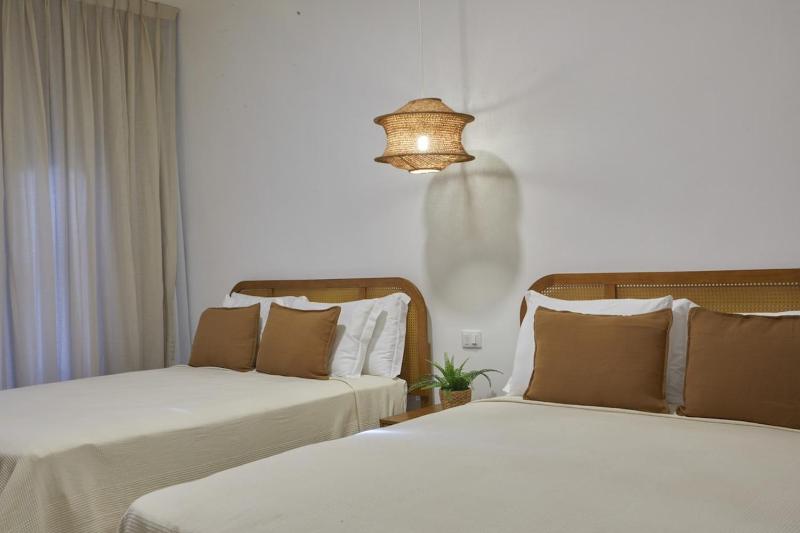 Modern Escape with Pool & Beach - image 11