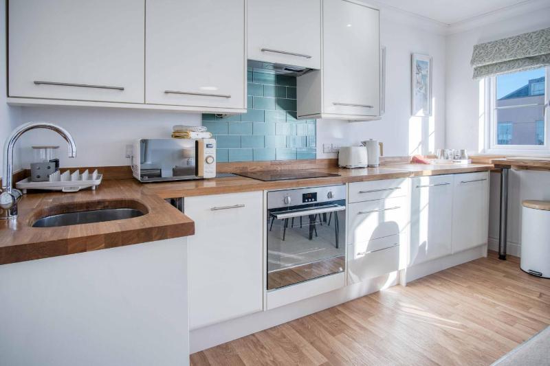 The Nook North Beach - 1 Bedroom Apartment - Tenby - image 8