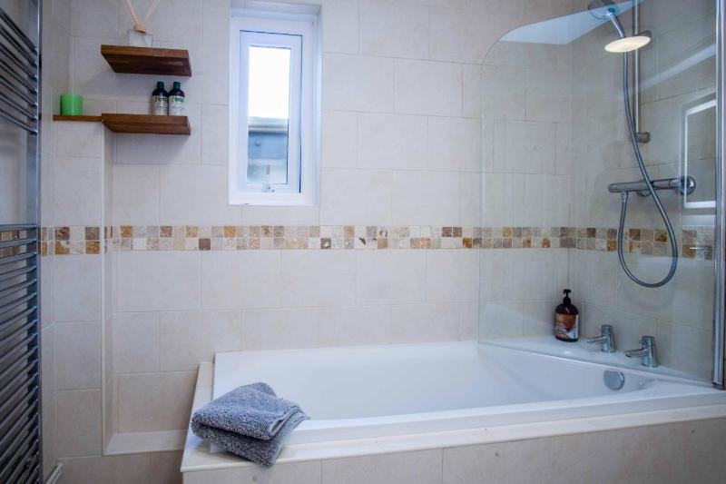 The Nook North Beach - 1 Bedroom Apartment - Tenby - image 4
