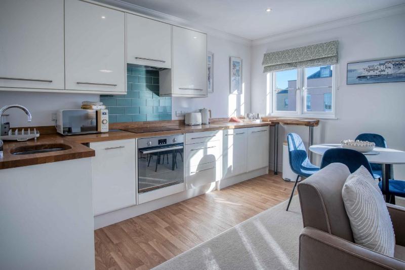 The Nook North Beach - 1 Bedroom Apartment - Tenby - image 7