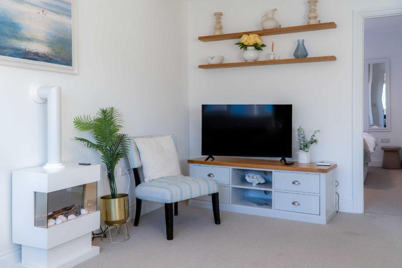 The Nook North Beach - 1 Bedroom Apartment - Tenby - image 29