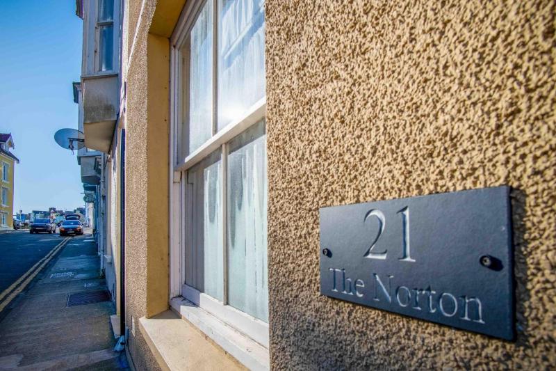 The Nook North Beach - 1 Bedroom Apartment - Tenby - image 12