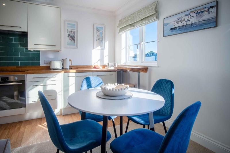 The Nook North Beach - 1 Bedroom Apartment - Tenby - image 28