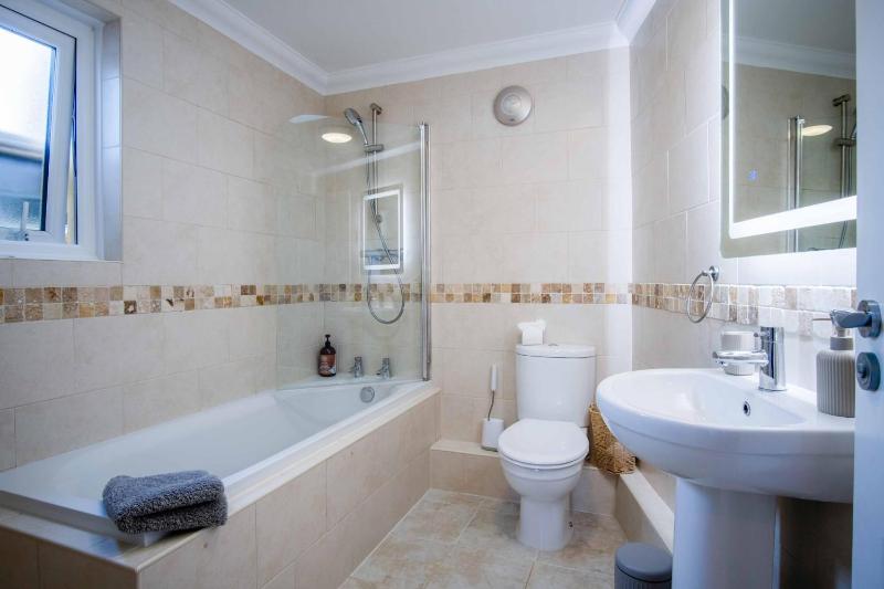 The Nook North Beach - 1 Bedroom Apartment - Tenby - image 33