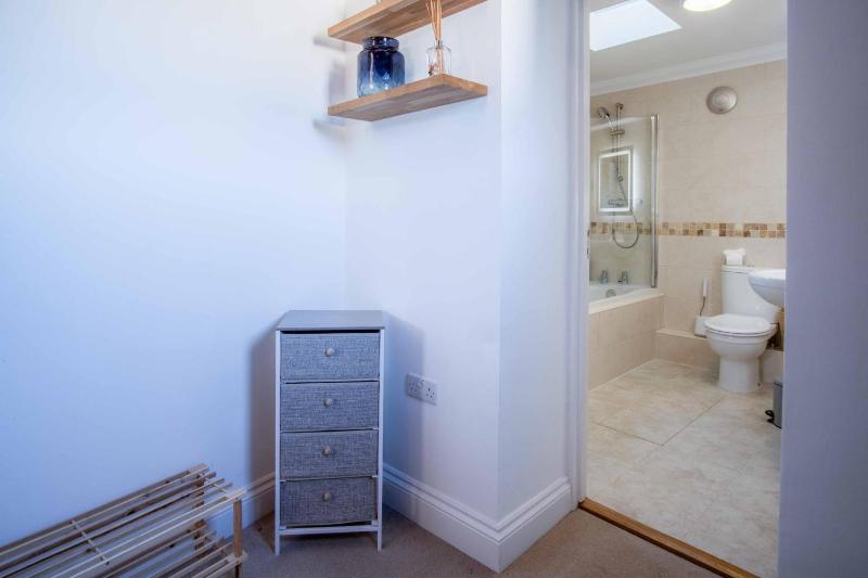 The Nook North Beach - 1 Bedroom Apartment - Tenby - image 10