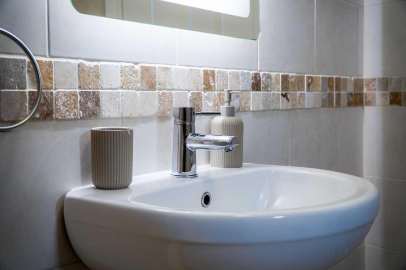 The Nook North Beach - 1 Bedroom Apartment - Tenby - image 17
