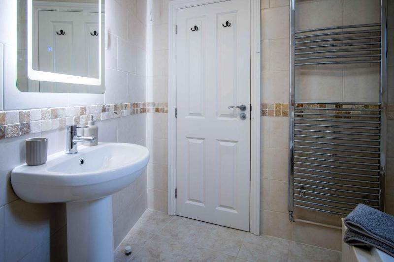 The Nook North Beach - 1 Bedroom Apartment - Tenby - image 27