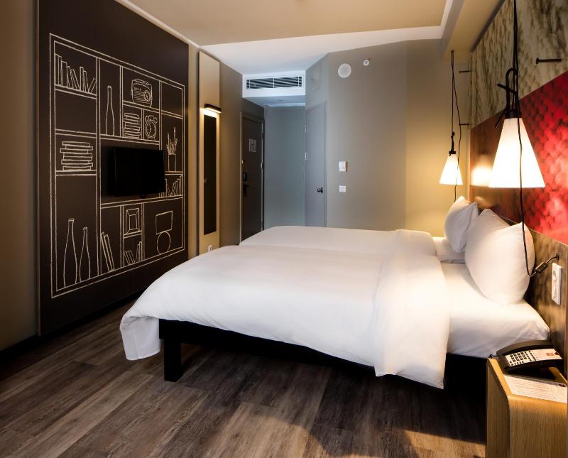 Standard Room With 2 Single Beds image 2