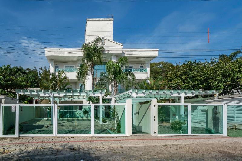 Apartamento para aluguel de temporada Bombinhas / 4 Ilhas - image 1