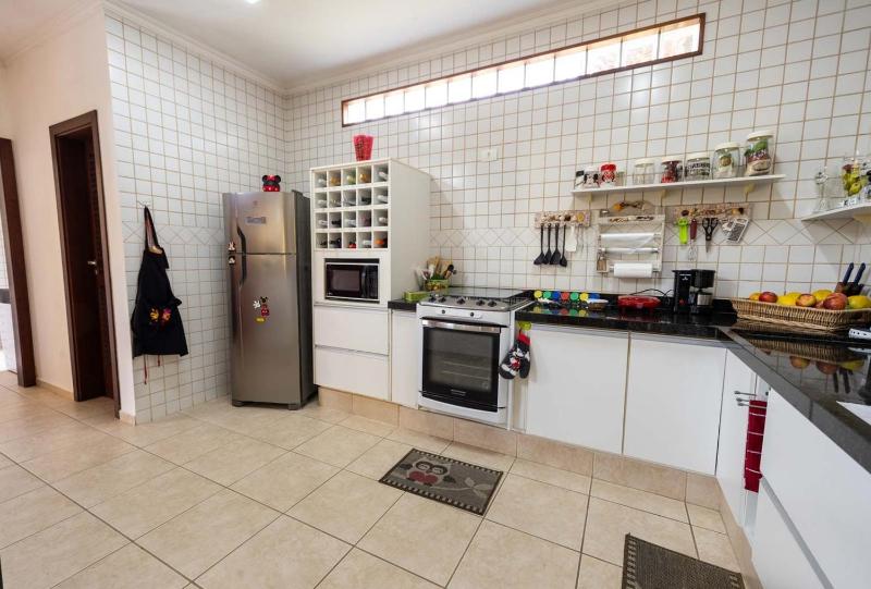 Casa com Area Gourmet e Quintal a 200 m da Praia - image 25
