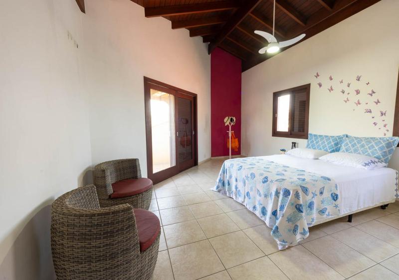 Casa com Area Gourmet e Quintal a 200 m da Praia - image 3
