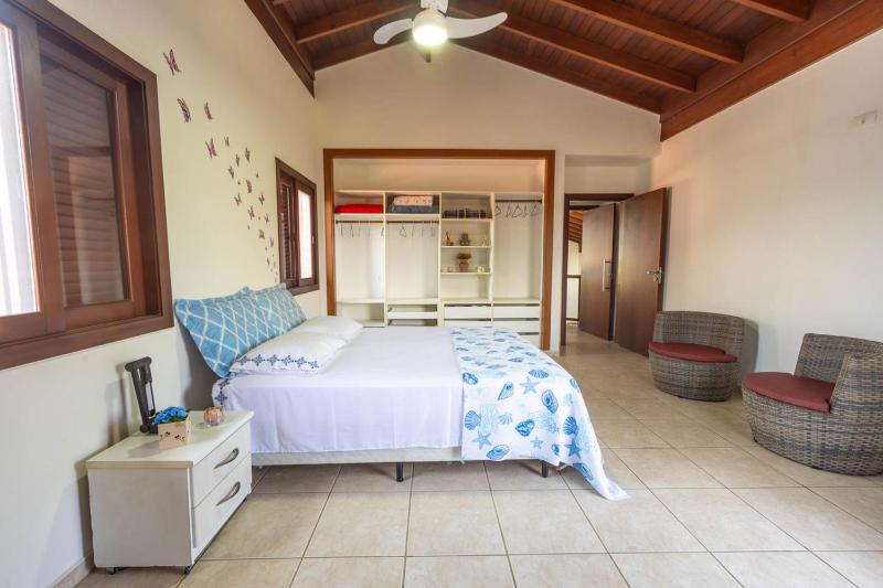Casa com Area Gourmet e Quintal a 200 m da Praia - image 10