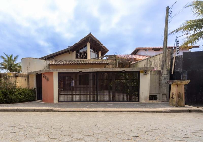 Casa com Area Gourmet e Quintal a 200 m da Praia - image 20