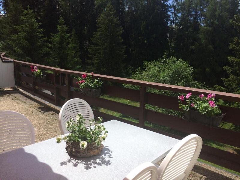One-Bedroom Apartment with Terrace and Mountain View  image 2