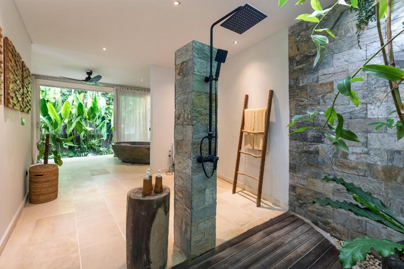 Villa Reina by SooBali - Spacious & Modern near Canggu with Butler-Cook Private Pool and Tropical Gardens - image 11