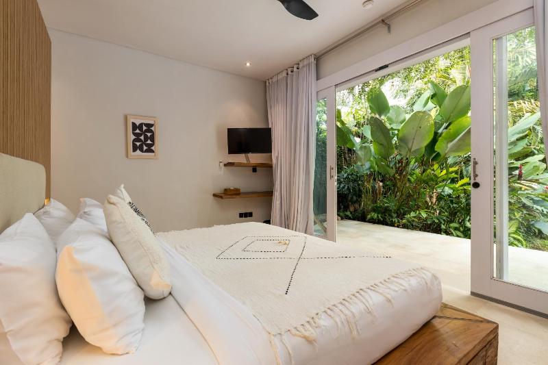 Villa Reina by SooBali - Spacious & Modern near Canggu with Butler-Cook Private Pool and Tropical Gardens - image 34