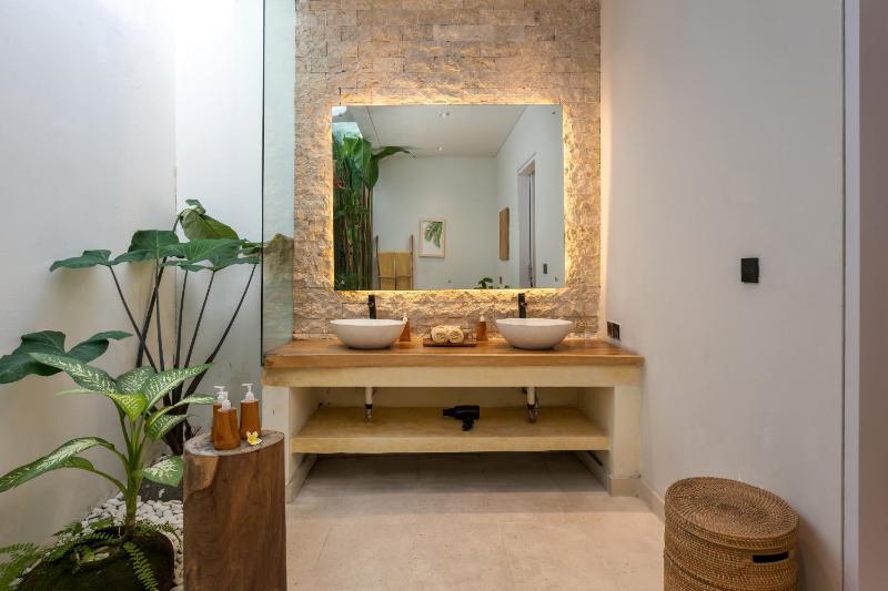 Villa Reina by SooBali - Spacious & Modern near Canggu with Butler-Cook Private Pool and Tropical Gardens - image 48