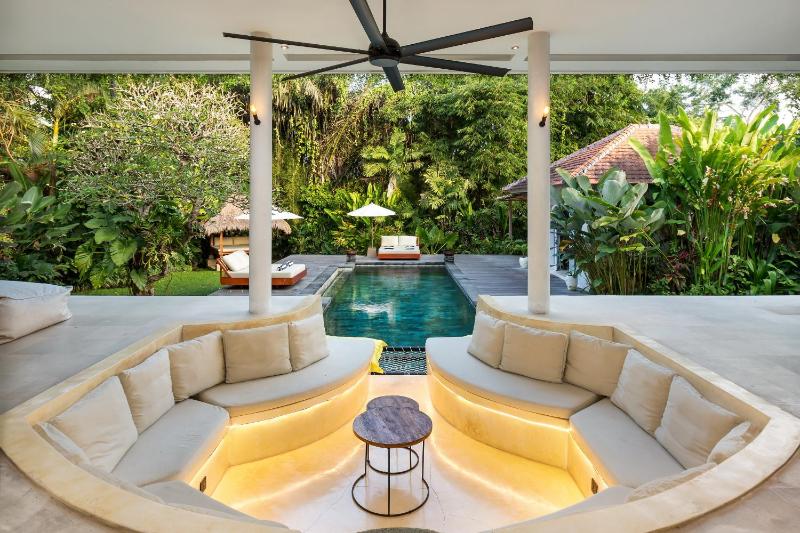 Villa Reina by SooBali - Spacious & Modern near Canggu with Butler-Cook Private Pool and Tropical Gardens - image 9