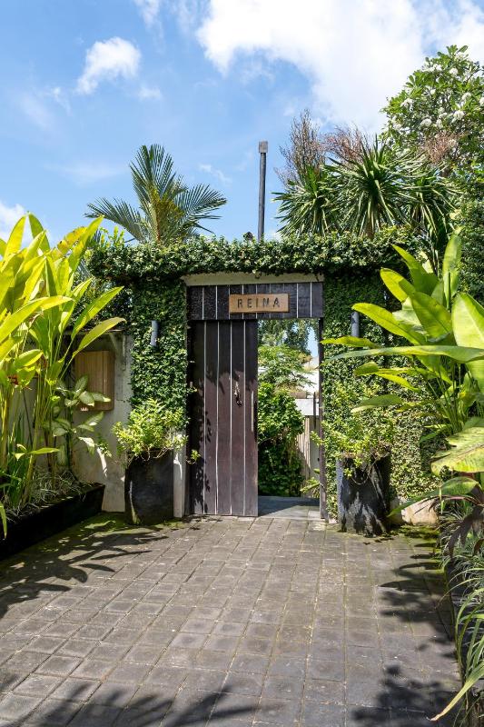 Villa Reina by SooBali - Spacious & Modern near Canggu with Butler-Cook Private Pool and Tropical Gardens - image 22