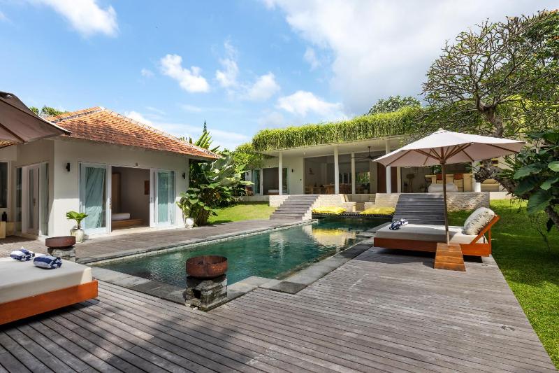 Villa Reina by SooBali - Spacious & Modern near Canggu with Butler-Cook Private Pool and Tropical Gardens - image 15