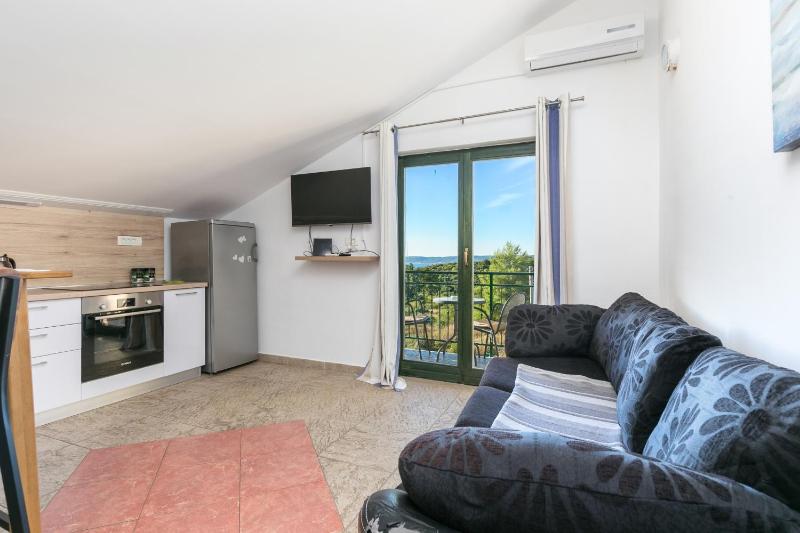 Family-friendly apartments with swimming pool Kastel Novi Kastela - 22569 - image 6