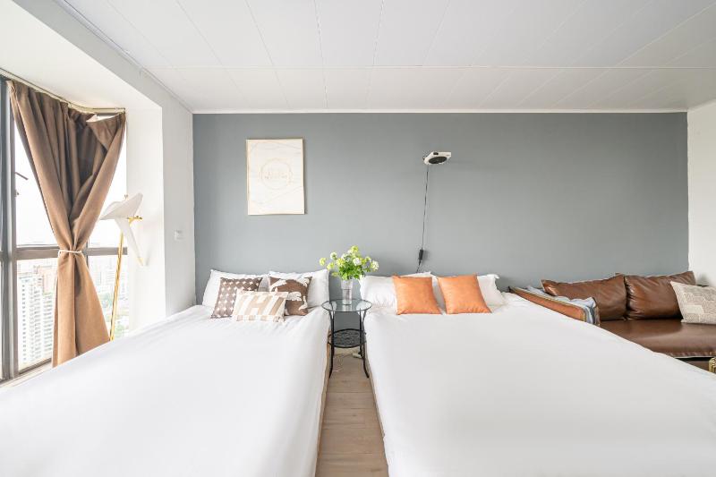 XinChen - Paris Fashion City Landmark view 2 Queen Beds Flat - image 4