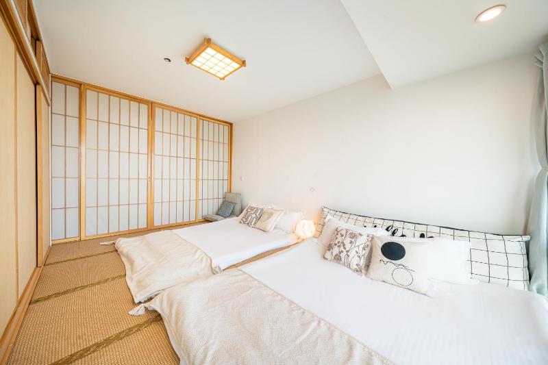XuRi - East-Aesthetic Downtown Dwelling with Multi-Guest Capacity - image 14