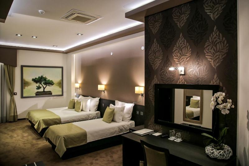 Quadruple Room image 2